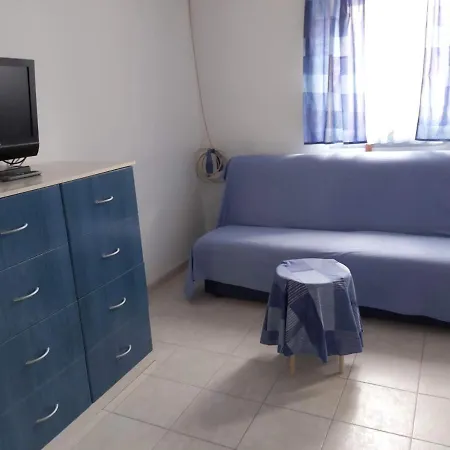 Apartment Spacious 1 Bedroom Close To The Beach