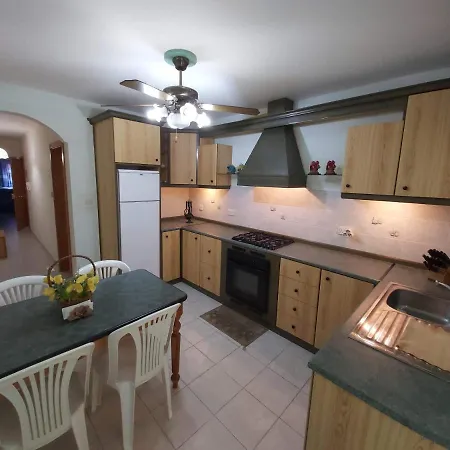 Apartment Spacious 1 Bedroom Close To The Beach *